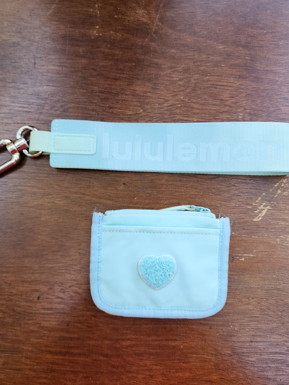 lululemon Clippable Card Pouch & Wristlet Strap Set Mint Green Sherpa Heart